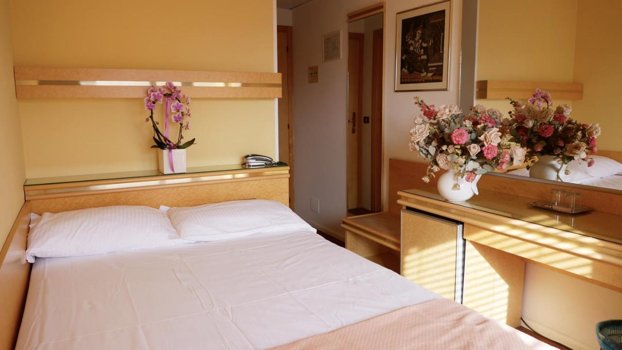 Hotel Antares 格拉多 外观 照片